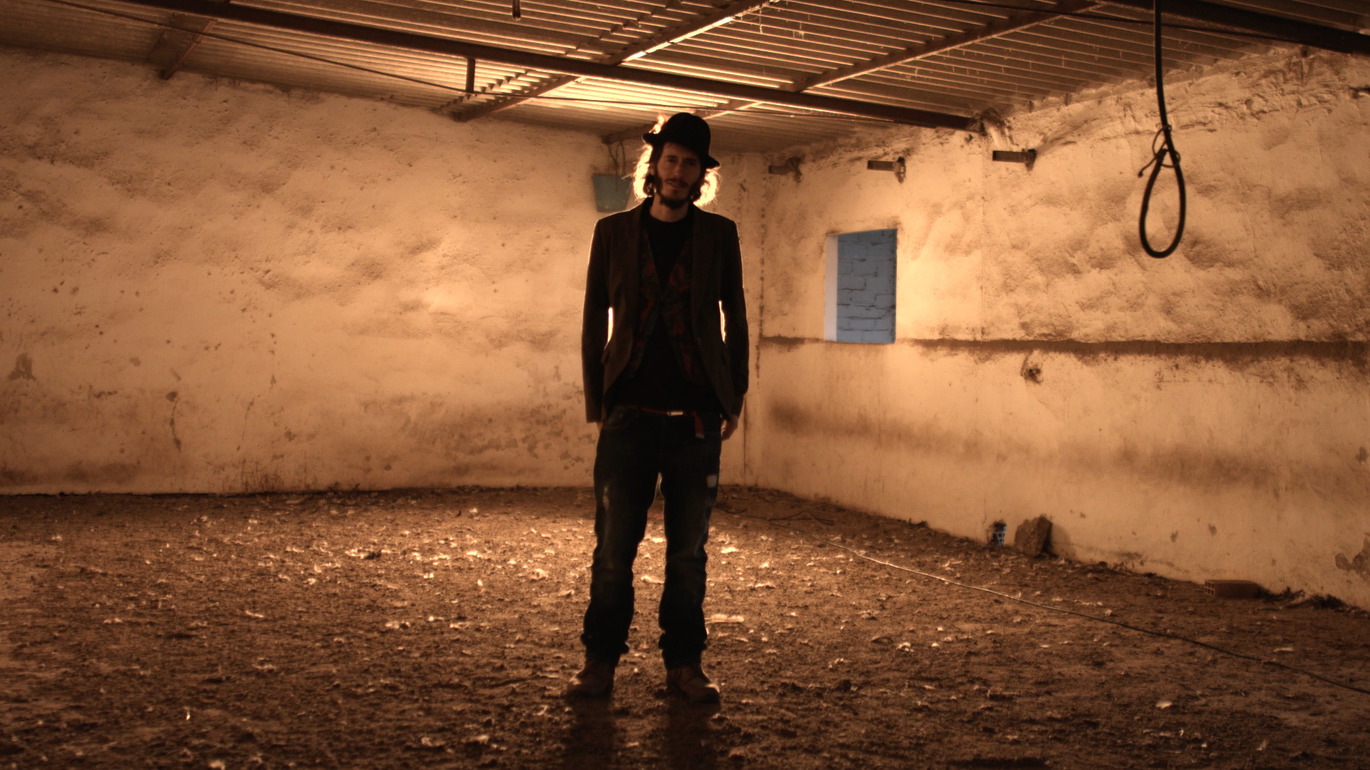 gallery image of the videoclip of Memoria de elefante